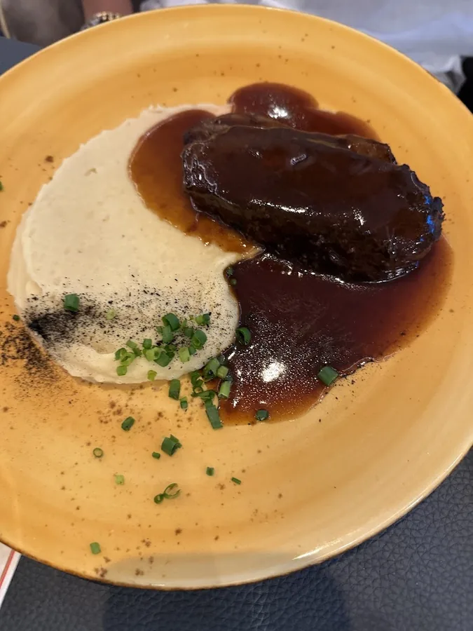 Hip Lounge, grillade